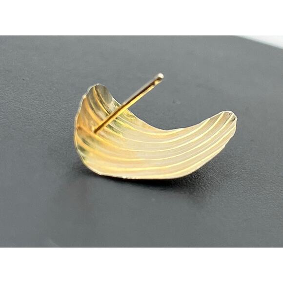 Vintage 14K Signed Yellow Gold Leaf Ribbed Curved Textured Organic Earrings - Picture 15 of 15
